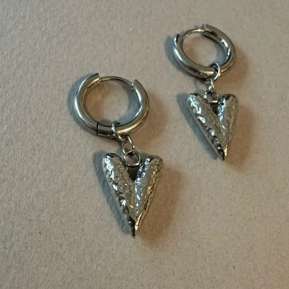 Silver Heart Drop Earrings A1554